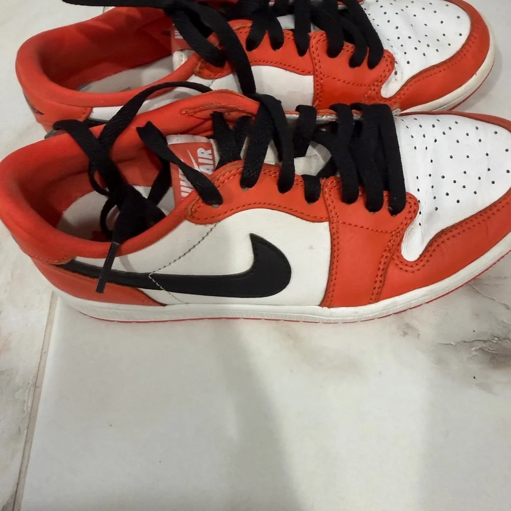 Nike classic low